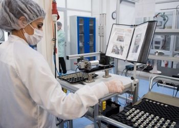 female biotech researcher or scientist working in a lab, free stock image via Unsplash